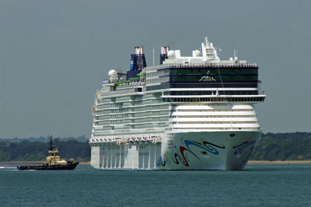 NORWEGIAN EPIC at Southampton - Photo: © Ian Boyle, 23rd June 2010 - www.simplonpc.co.uk