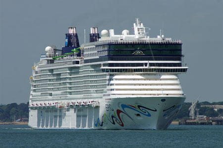 NORWEGIAN EPIC at Southampton - Photo: © Ian Boyle, 23rd June 2010 - www.simplonpc.co.uk