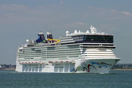 NORWEGIAN EPIC - www.simplonpc.co.uk - Photo: 2010 Ian Boyle