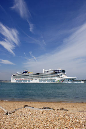 NORWEGIAN EPIC at Southampton - Photo: © Ian Boyle, 23rd June 2010 - www.simplonpc.co.uk