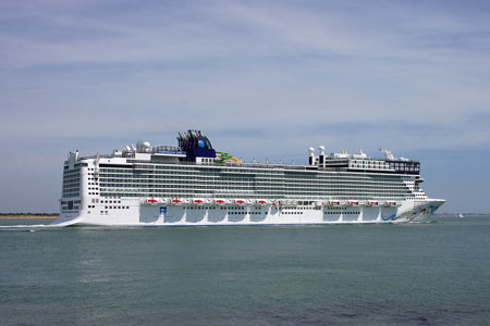 NORWEGIAN EPIC at Southampton - Photo: © Ian Boyle, 23rd June 2010 - www.simplonpc.co.uk