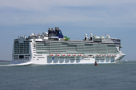 NORWEGIAN EPIC at Southampton - Photo: © Ian Boyle, 23rd June 2010 - www.simplonpc.co.uk