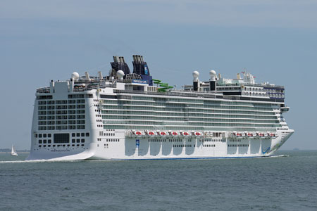 NORWEGIAN EPIC at Southampton - Photo: © Ian Boyle, 23rd June 2010 - www.simplonpc.co.uk