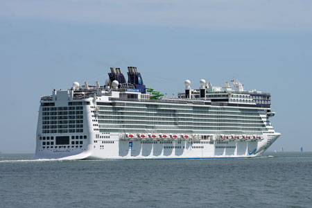 NORWEGIAN EPIC at Southampton - Photo: © Ian Boyle, 23rd June 2010 - www.simplonpc.co.uk