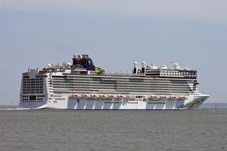 NORWEGIAN EPIC at Southampton - Photo: © Ian Boyle, 23rd June 2010 - www.simplonpc.co.uk