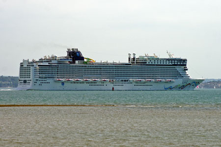 NORWEGIAN EPIC at Southampton - Photo: © Ian Boyle, 23rd June 2010 - www.simplonpc.co.uk