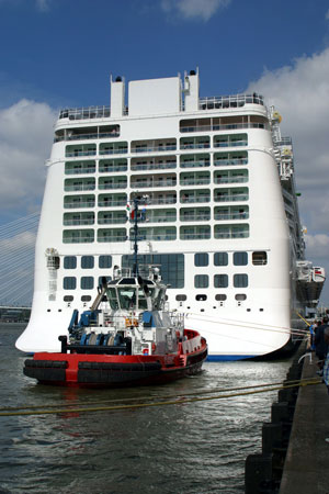 NORWEGIAN EPIC at Rotterdam - Photo: © Cees de Bijl, 21st June 2010 - www.simplonpc.co.uk