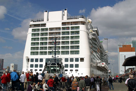 NORWEGIAN EPIC at Rotterdam - Photo: © Cees de Bijl, 21st June 2010 - www.simplonpc.co.uk