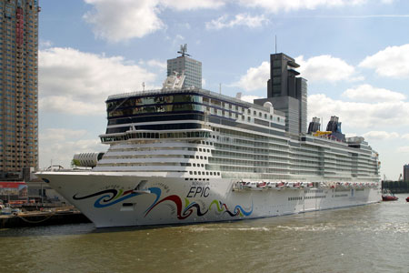 NORWEGIAN EPIC at Rotterdam - Photo: © Cees de Bijl, 21st June 2010 - www.simplonpc.co.uk