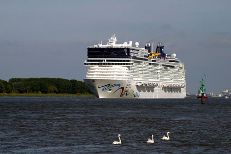 NORWEGIAN EPIC in the Nieuwe Waterweg near Rozenburg - Photo: © Cees de Bijl, 21st June 2010 - www.simplonpc.co.uk