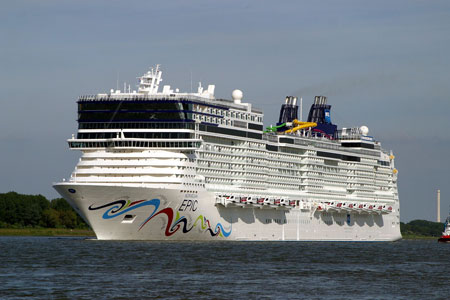 NORWEGIAN EPIC in the Nieuwe Waterweg near Rozenburg - Photo: © Cees de Bijl, 21st June 2010 - www.simplonpc.co.uk