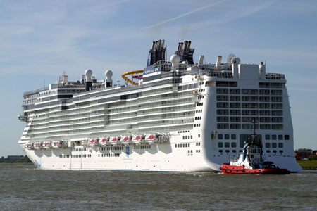 NORWEGIAN EPIC in the Nieuwe Waterweg near Rozenburg - Photo: © Cees de Bijl, 21st June 2010 - www.simplonpc.co.uk