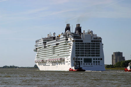 NORWEGIAN EPIC in the Nieuwe Waterweg near Rozenburg - Photo: © Cees de Bijl, 21st June 2010 - www.simplonpc.co.uk