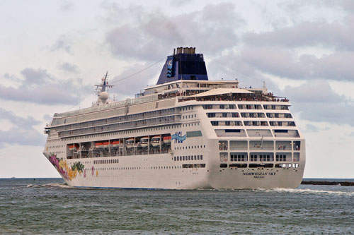 NORWEGIAN SKY - Photo: © Ian Boyle, April 2012 - www.simplonpc.co.uk