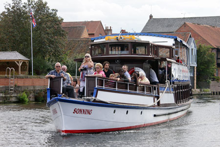 SONNING (1902) - Newark River Cruise Lines - Photo: © Ian Boyle, 24th August 2011 - www.simplonpc.co.uk