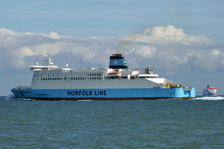 MAERSK DOVER - MV BALMORAL Cruise - Waverley Excursions -  Photo: © Ian Boyle, 10th July 2007 - www.simplonpc.co.uk