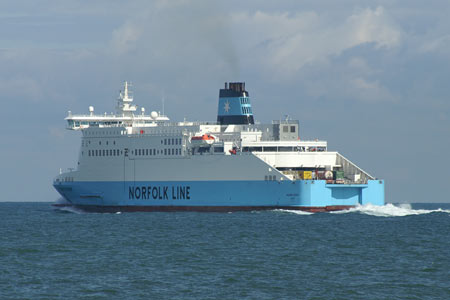 MAERSK DOVER - MV BALMORAL Cruise - Waverley Excursions -  Photo: © Ian Boyle, 10th July 2007 - www.simplonpc.co.uk