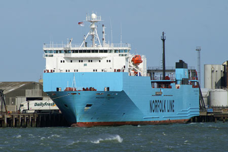 MAERSK FLANDERS - MV BALMORAL Cruise - Waverley Excursions - Photo: © Ian Boyle, 20th June 2006 - www.simplonpc.co.uk