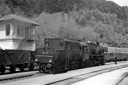 ÖBB Class52 - Photo: ©1974 Ian Boyle - www.simplonpc.co.uk - Simplon Postcards