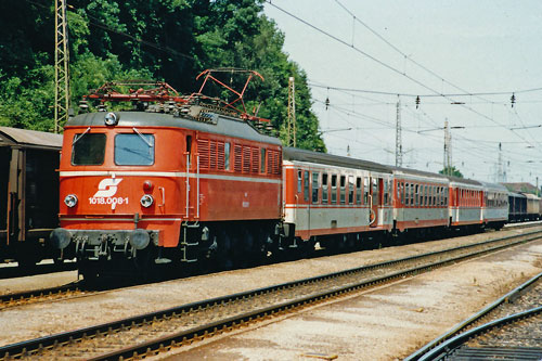 ÖBB Class1018 - Photo: ©1991 Ian Boyle - www.simplonpc.co.uk - Simplon Postcards