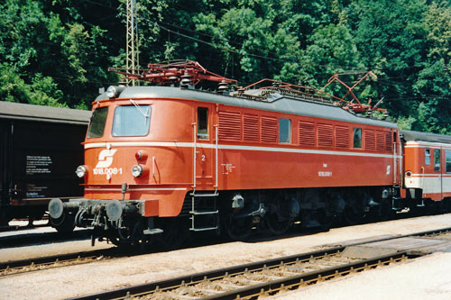 ÖBB Class1018 - Photo: ©1991 Ian Boyle - www.simplonpc.co.uk - Simplon Postcards