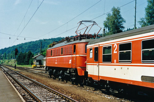 ÖBB Class1018 - Photo: ©1991 Ian Boyle - www.simplonpc.co.uk - Simplon Postcards