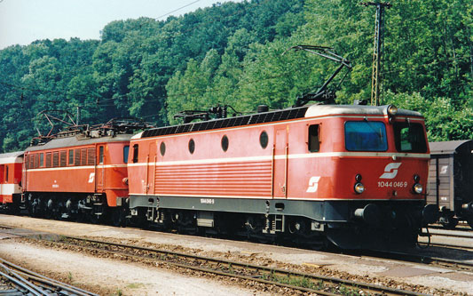 ÖBB Class1044+1018 - Photo: ©1991 Ian Boyle - www.simplompc.co.uk - Simplon Postcards