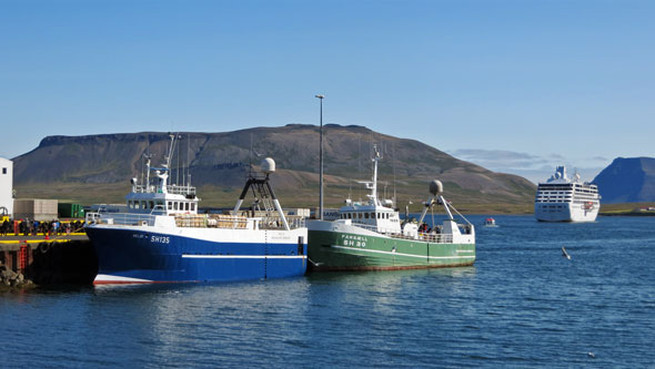 Ocean Princess Cruise - Grundarfjörður - Photo: © Ian Boyle, 25th July 2015 - www.simplonpc.co.uk