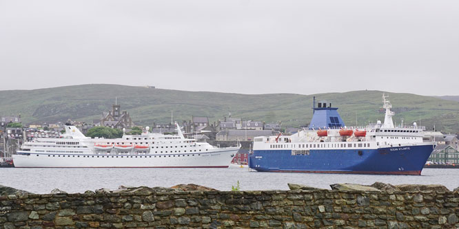 Ocean Princess Cruise - Lerwick - Photo: © Ian Boyle, 21st July 2015 - www.simplonpc.co.uk