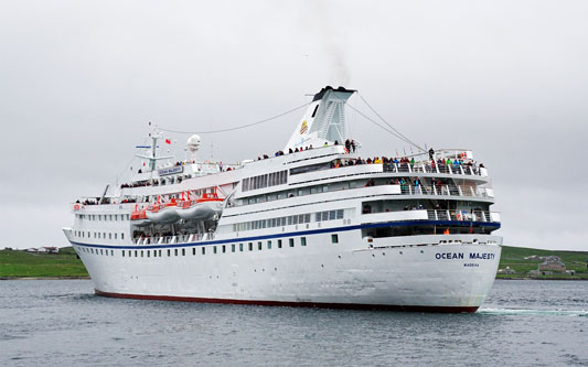 Ocean Princess Cruise - Lerwick - Photo: © Ian Boyle, 21st July 2015 - www.simplonpc.co.uk