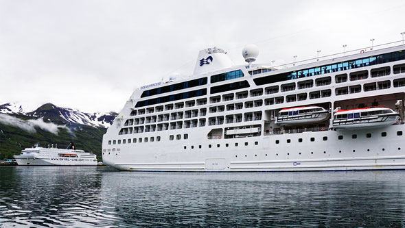 Ocean Princess Cruise - Lerwick - Photo: © Ian Boyle, 21st July 2015 - www.simplonpc.co.uk