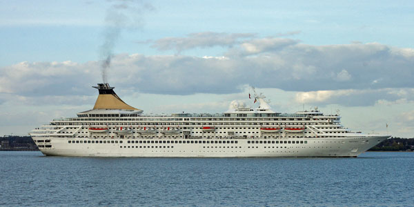 ARTEMIS of P&O Cruises - Photo:  Ian Boyle, 12th April 2011 - www.simplonpc.co.uk