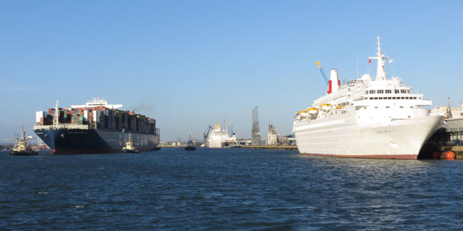 ORIANA 2012 Cruise - Photo: © Ian Boyle, 4th December 2012 - www.simplonpc.co.uk