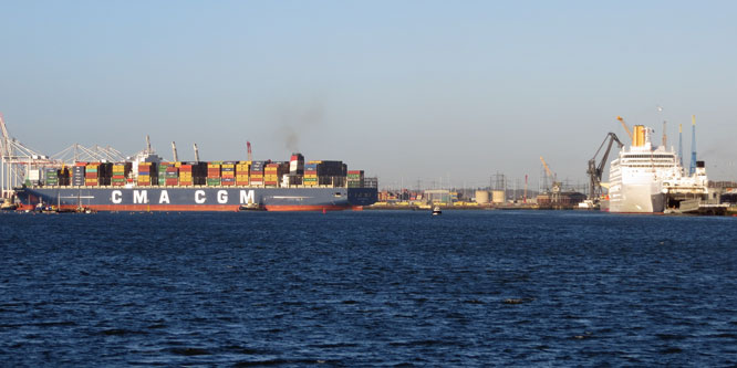 CMA CGM MAGELLAN - ORIANA 2012 Cruise - Photo: © Ian Boyle, 4th December 2012 - www.simplonpc.co.uk