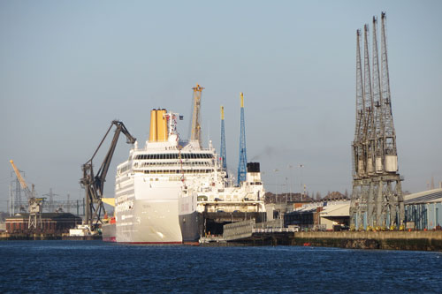 ORIANA Cruise December 2012 - Photo:  Ian Boyle, 4th December 2012 -  www.simplonpc.co.uk