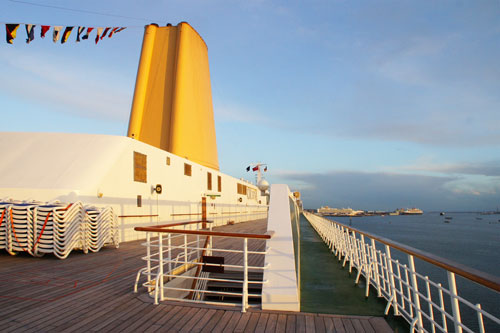 ORIANA 2012 Cruise - Photo: © Ian Boyle, 4th December 2012 - www.simplonpc.co.uk