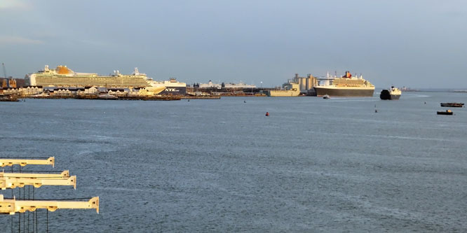 QUEEN MARY 2 - ORIANA 2012 Cruise - Photo: © Ian Boyle, 4th December 2012 - www.simplonpc.co.uk