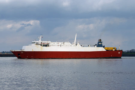 Calibur leaving Tilbury - Photo: © 2008 Ian Boyle - www.simplonpc.co.uk