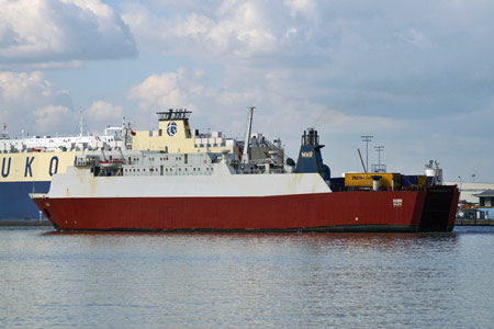 Calibur leaving Tilbury - Photo: © 2008 Ian Boyle - www.simplonpc.co.uk