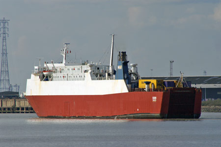 Calibur leaving Tilbury - Photo: © 2008 Ian Boyle - www.simplonpc.co.uk