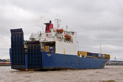 Hoburgen leaving Tilbury - Photo: © 2008 Ian Boyle - www.simplonpc.co.uk