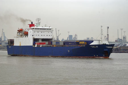 Hoburgen leaving Tilbury - Photo: © 2008 Ian Boyle - www.simplonpc.co.uk