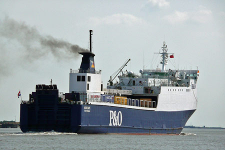 Norcape leaving Tilbury - Photo: © 2008 Ian Boyle - www.simplonpc.co.uk 