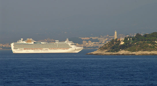 Ventura off Villefranche - Photo: © Ian Boyle, 22nd August 2009