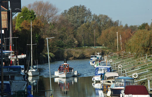 Monarch at Sandwich - Photo:  Ian Boyle, 30th October 2004 - www.simplonpc.co.uk