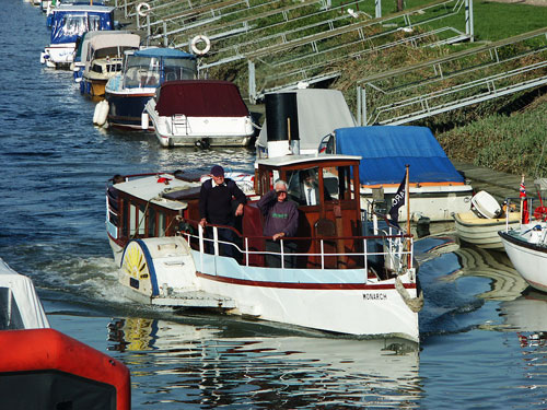 Monarch at Sandwich - Photo:  Ian Boyle, 30th October 2004 - www.simplonpc.co.uk