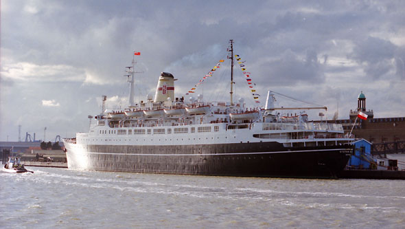 STEFAN BATORY - Tilbury - Photo: 1988 Ian Boyle