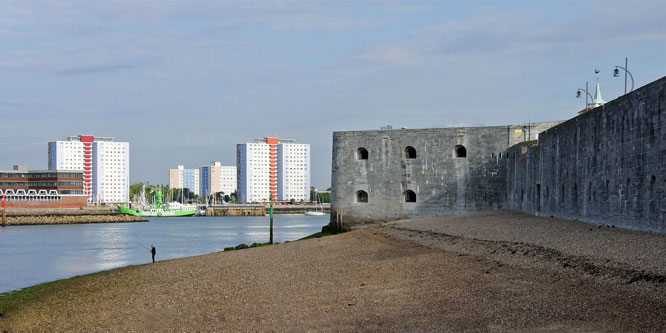 Portsmouth Victoria Pier - Photo: � Ian Boyle, 1st July 2014 - www.simplonpc.co.uk