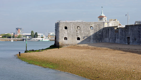 Portsmouth Victoria Pier - Photo: � Ian Boyle, 1st July 2014 - www.simplonpc.co.uk