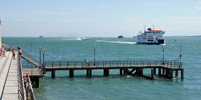 Portsmouth Victoria Pier - Photo: � Ian Boyle, 1st July 2014 - www.simplonpc.co.uk